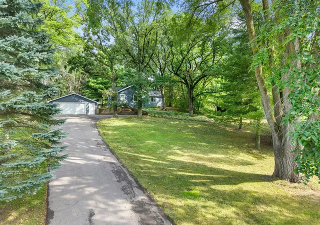 Photo 2 of Single family home for sale at 4031 Victoria St, Minnetonka, MN 55345 | MLS# 7130035 | Listing updated on 2026-09-18