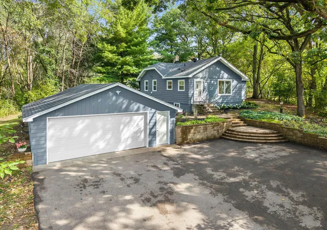 Photo 3 of Single family home for sale at 4031 Victoria St, Minnetonka, MN 55345 | MLS# 7130035 | Listing updated on 2026-09-18
