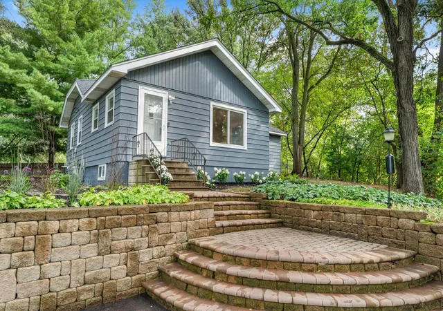 Photo 4 of Single family home for sale at 4031 Victoria St, Minnetonka, MN 55345 | MLS# 7130035 | Listing updated on 2026-09-18