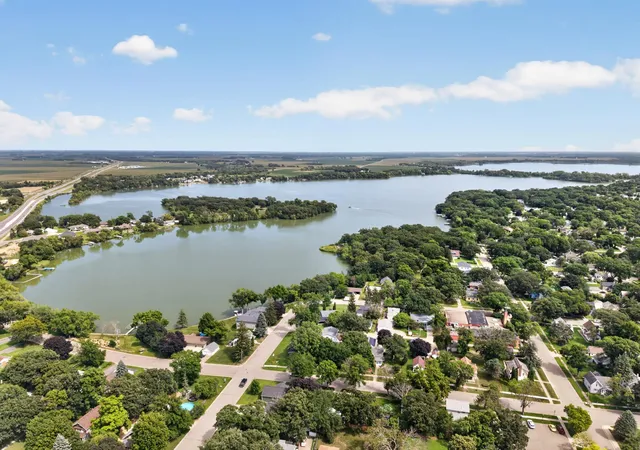 Photo 3 of Single family home for sale at 202 N Lincoln St, Lake Crystal, MN 56055 | MLS# 7130055 | Listing updated on 2026-10-08