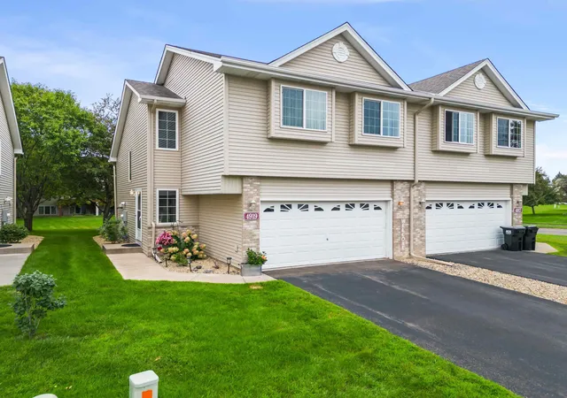 Photo 3 of Single family home for sale at 4919 132nd Way N, Hugo, MN 55038 | MLS# 7130073 | Listing updated on 2026-10-08