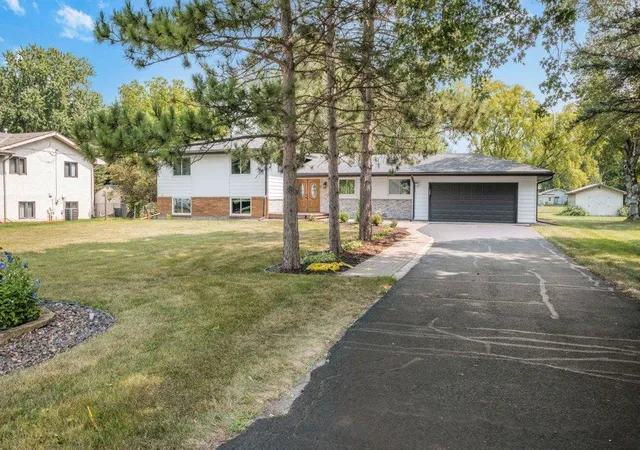 Single family home for sale at 2958 Vanderbie St, Saint Paul, MN 55117 | MLS# 7130083