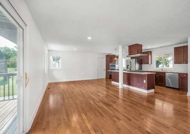 Photo 3 of Single family home for sale at 2958 Vanderbie St, Saint Paul, MN 55117 | MLS# 7130083 | Listing updated on 2026-09-02