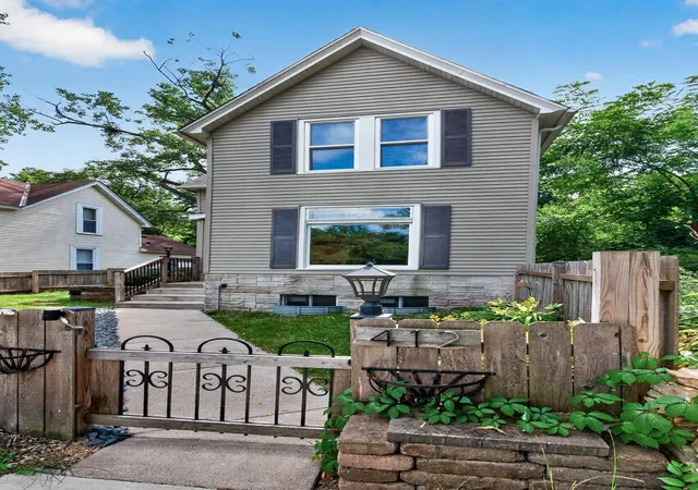 Photo 1 of Single family home for sale at 412 Winona St E, Saint Paul, MN 55107 | MLS# 7130088 | Listing updated on 2026-09-13