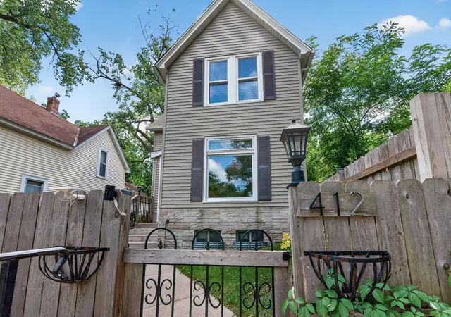Photo 2 of Single family home for sale at 412 Winona St E, Saint Paul, MN 55107 | MLS# 7130088 | Listing updated on 2026-09-13