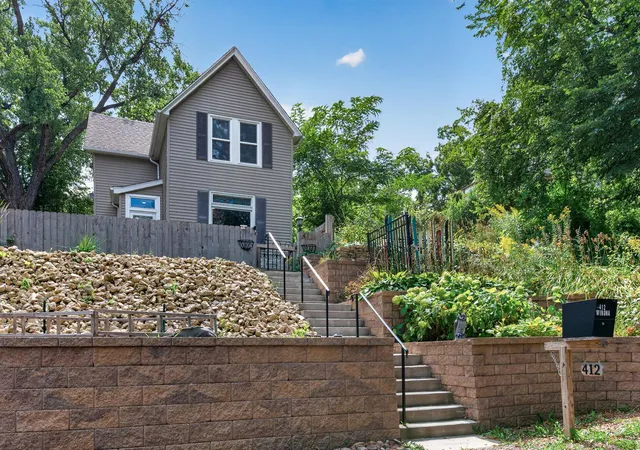 Photo 3 of Single family home for sale at 412 Winona St E, Saint Paul, MN 55107 | MLS# 7130088 | Listing updated on 2026-09-13