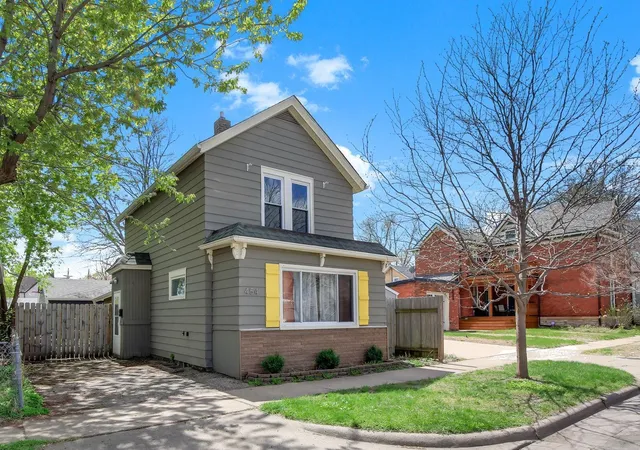 1st image of 454 Michigan St, Saint Paul, MN 55102 | MLS# 7130094