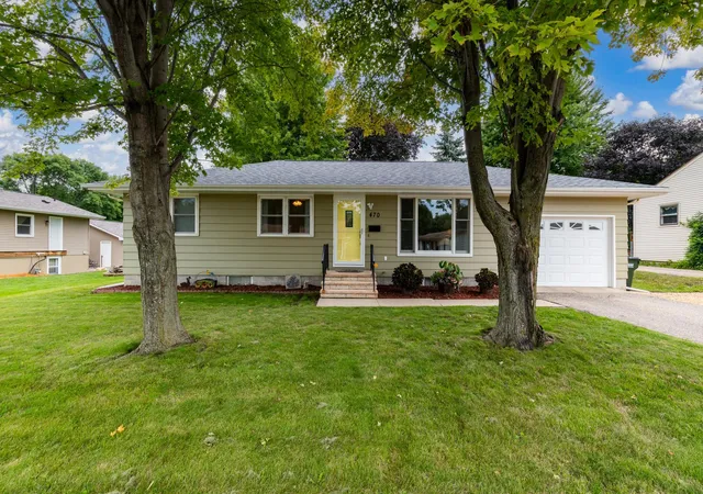 Photo 1 of Sale Pending at 470 Union St, Saint Peter, MN 56082 | MLS# 7130111 | Listing updated on 2026-08-27