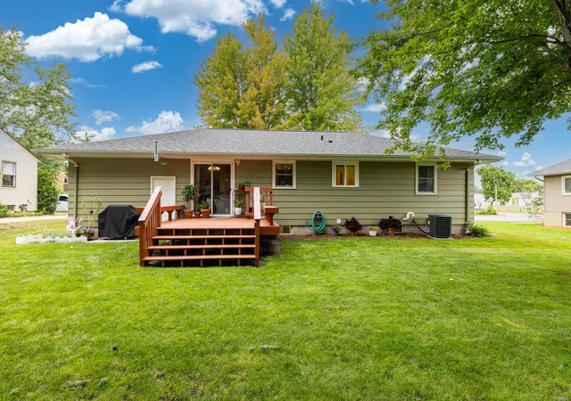 Photo 3 of Sale Pending at 470 Union St, Saint Peter, MN 56082 | MLS# 7130111 | Listing updated on 2026-08-27