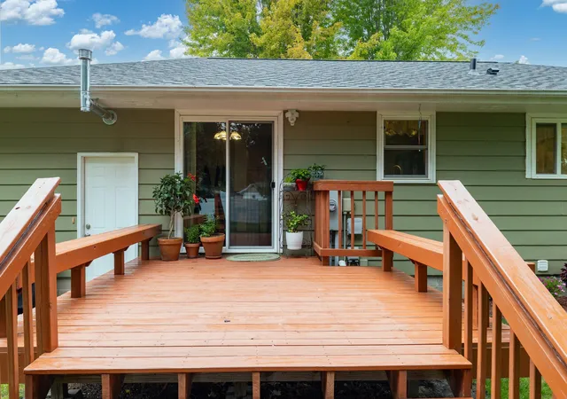 Photo 3 of Sale Pending at 470 Union St, Saint Peter, MN 56082 | MLS# 7130111 | Listing updated on 2026-08-27