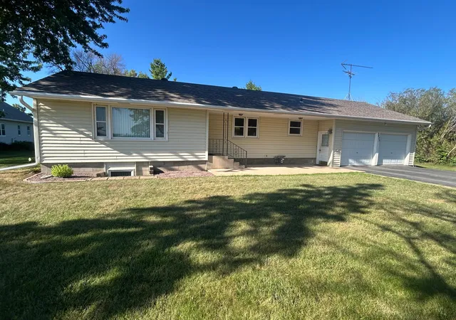 Photo 2 of Sale Pending at 2425 East Ave, Worthington, MN 56187 | MLS# 7130113 | Listing updated on 2026-09-04