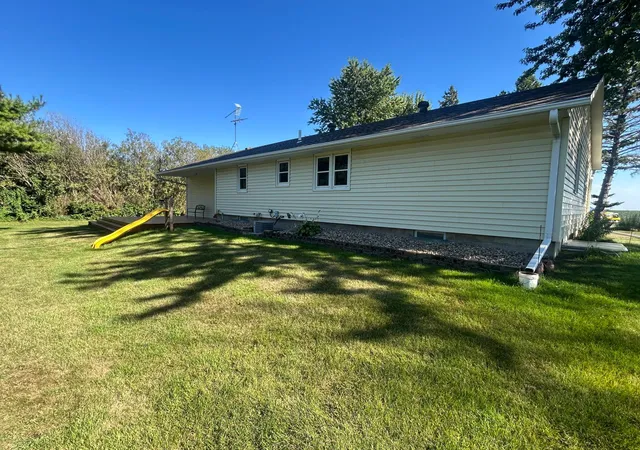Photo 3 of Sale Pending at 2425 East Ave, Worthington, MN 56187 | MLS# 7130113 | Listing updated on 2026-09-04