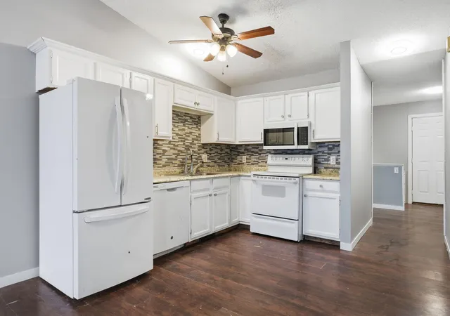 2nd image of 207 Shawnee Trl, Shakopee, MN 55379 | MLS# 7130121