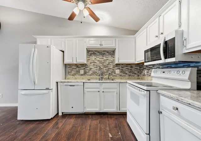 Photo 3 of Single family home for sale at 207 Shawnee Trl, Shakopee, MN 55379 | MLS# 7130121 | Listing updated on 2026-08-21