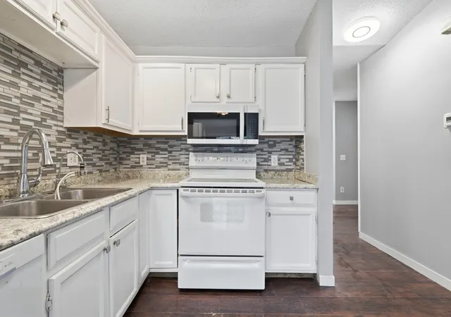 Photo 4 of Single family home for sale at 207 Shawnee Trl, Shakopee, MN 55379 | MLS# 7130121 | Listing updated on 2026-08-21
