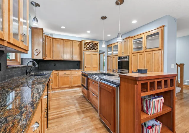 Photo 3 of Single family home for sale at 877 New Century Blvd S, Maplewood, MN 55119 | MLS# 7130123 | Listing updated on 2026-08-31