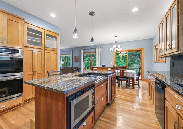 Photo 3 of Sale Pending at 877 New Century Blvd S, Maplewood, MN 55119 | MLS# 7130123 | Listing updated on 2026-10-10