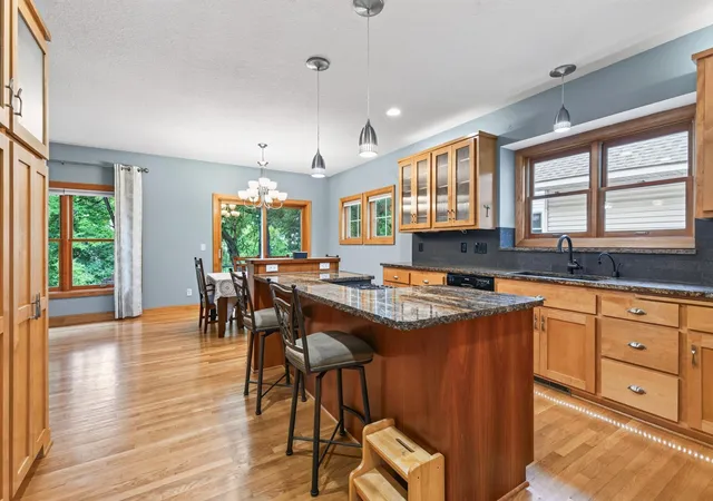 Photo 4 of Sale Pending at 877 New Century Blvd S, Maplewood, MN 55119 | MLS# 7130123 | Listing updated on 2026-10-10