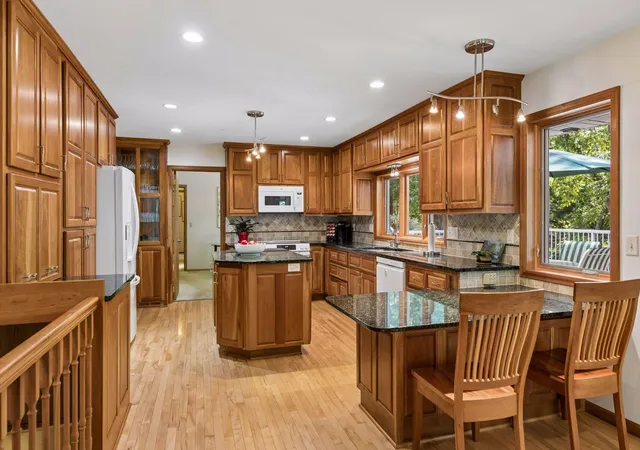 Photo 2 of Sale Pending at 12915 Lone Oak Dr, Hopkins, MN 55305 | MLS# 7130127 | Listing updated on 2026-09-29