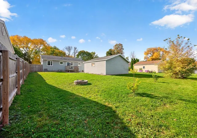 Photo 3 of Single family home for sale at 967 16 1/4 St SE, Rochester, MN 55904 | MLS# 7130128 | Listing updated on 2026-10-22
