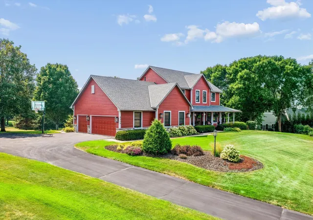 Photo 4 of Sale Pending at 8906 Almquist Wy, Inver Grove Heights, MN 55077 | MLS# 7130160 | Listing updated on 2026-09-03