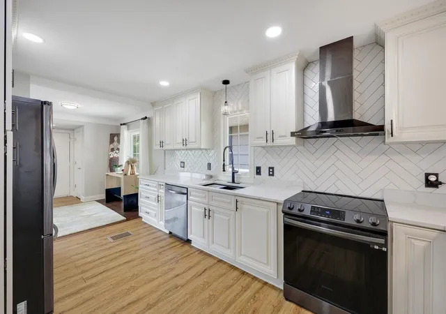 Photo 3 of Single family home for sale at 6435 Vincent Ave S, Minneapolis, MN 55423 | MLS# 7130164 | Listing updated on 2026-09-22