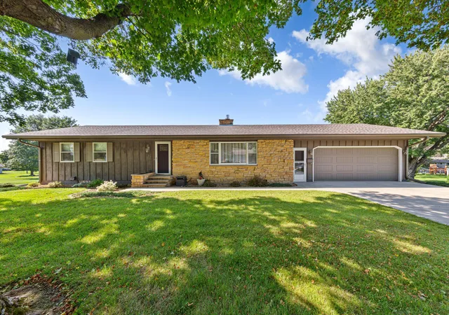 1st image of 127 Woodcrest Ter, Le Sueur, MN 56058 | MLS# 7130186
