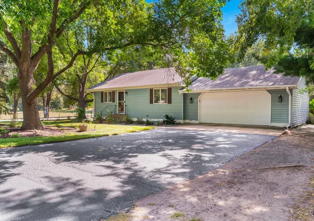 Photo 2 of Sale Pending at 1770 Ridgewood Ave, Saint Paul, MN 55110 | MLS# 7130190 | Listing updated on 2026-08-31