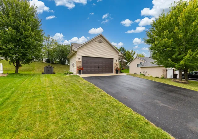 Photo 2 of Sale Pending at 924 Firethorne Trl, Jordan, MN 55352 | MLS# 7130211 | Listing updated on 2026-09-08
