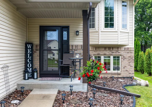 Photo 3 of Sale Pending at 924 Firethorne Trl, Jordan, MN 55352 | MLS# 7130211 | Listing updated on 2026-09-08