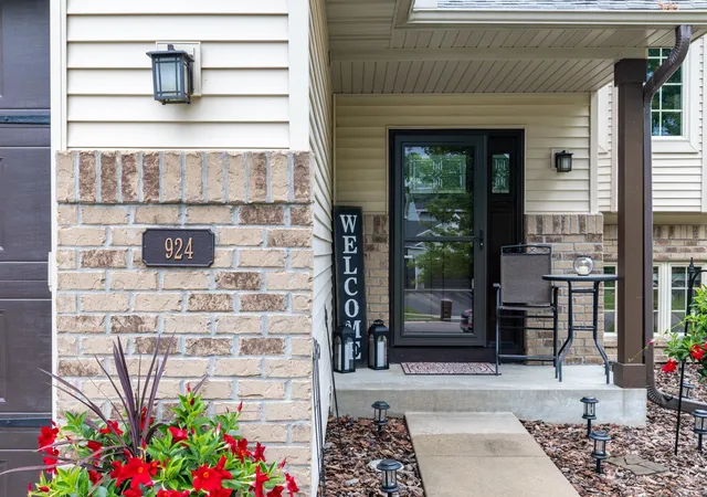 Photo 4 of Sale Pending at 924 Firethorne Trl, Jordan, MN 55352 | MLS# 7130211 | Listing updated on 2026-09-08