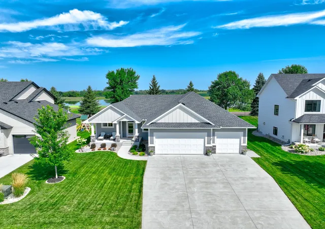 1st image of 803 11th St Ne, New Prague, MN 56071 | MLS# 7130215