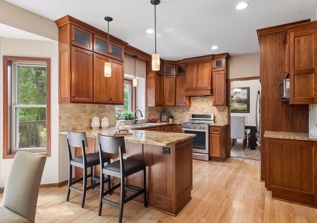 4th image of 18477 Tristram Wy, Eden Prairie, MN 55346 | MLS# 7130218