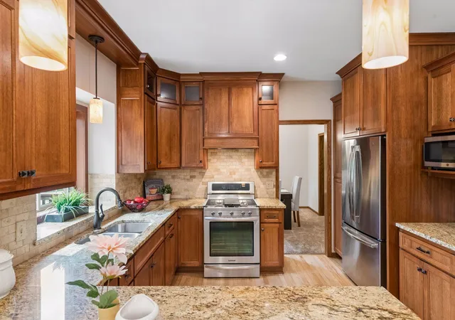 5th image of 18477 Tristram Wy, Eden Prairie, MN 55346 | MLS# 7130218