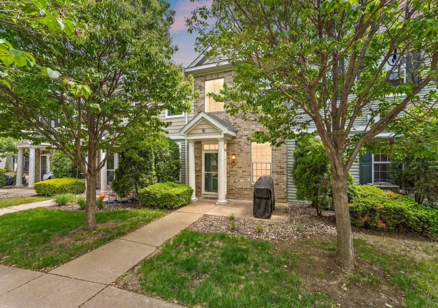 Photo 2 of Single family home for sale at 1610 Woodlynn Ave #3, Saint Paul, MN 55109 | MLS# 7130255 | Listing updated on 2026-08-31