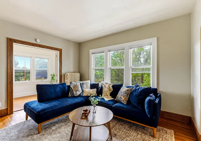 2nd image of 256 Russell Ave S, Minneapolis, MN 55405 | MLS# 7130258
