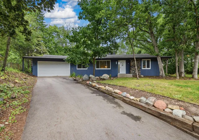 1st image of 135 Sabra Ct, Apple Valley, MN 55124 | MLS# 7130274