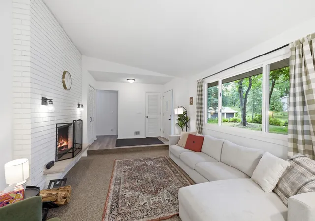 Photo 3 of Single family home for sale at 135 Sabra Ct, Apple Valley, MN 55124 | MLS# 7130274 | Listing updated on 2026-09-04