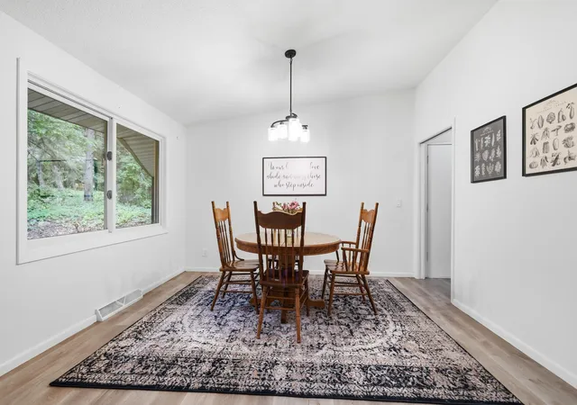 Photo 3 of Single family home for sale at 135 Sabra Ct, Apple Valley, MN 55124 | MLS# 7130274 | Listing updated on 2026-09-04