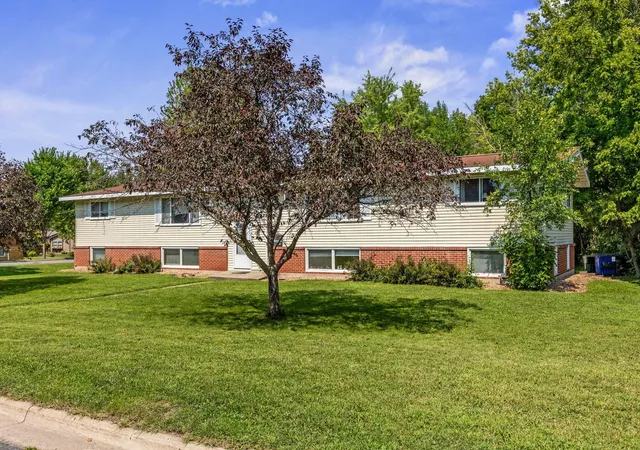 2nd image of 255 6th Ave Ne, Hutchinson, MN 55350 | MLS# 7130280