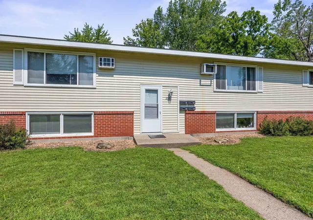 3rd image of 255 6Th Ave Ne, Hutchinson, MN 55350 | MLS# 7130280