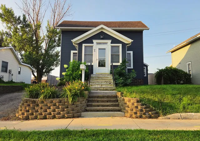 Photo 1 of Single family home for sale at 615 Elm Ave W, Waseca, MN 56093 | MLS# 7130291 | Listing updated on 2026-08-24