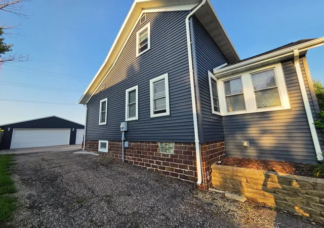 Photo 2 of Single family home for sale at 615 Elm Ave W, Waseca, MN 56093 | MLS# 7130291 | Listing updated on 2026-08-24