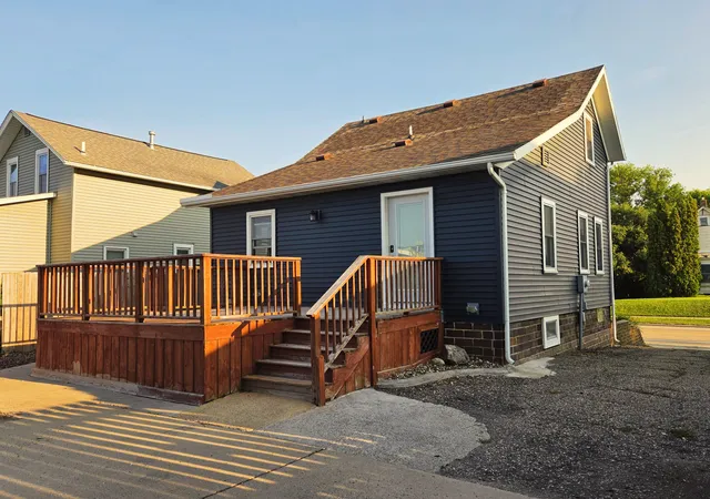 Photo 3 of Single family home for sale at 615 Elm Ave W, Waseca, MN 56093 | MLS# 7130291 | Listing updated on 2026-08-24