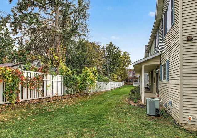 Photo 1 of Single family home for sale at 12 City View Ln, Saint Paul, MN 55107 | MLS# 7130298 | Listing updated on 2026-10-16