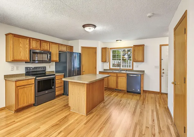 Photo 2 of Single family home for sale at 12 City View Ln, Saint Paul, MN 55107 | MLS# 7130298 | Listing updated on 2026-10-16