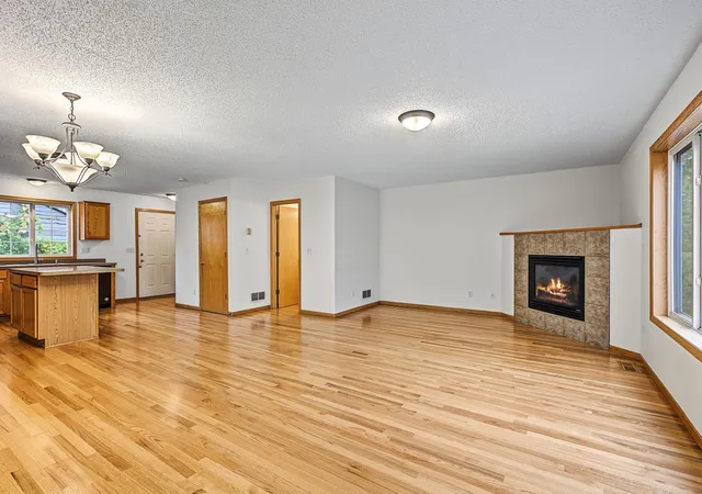 Photo 4 of Single family home for sale at 12 City View Ln, Saint Paul, MN 55107 | MLS# 7130298 | Listing updated on 2026-10-16