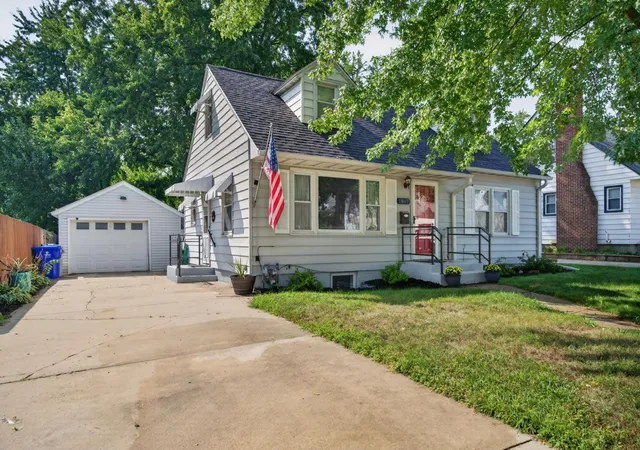 1st image of 1007 11th Ave Ne, Rochester, MN 55906 | MLS# 7130325