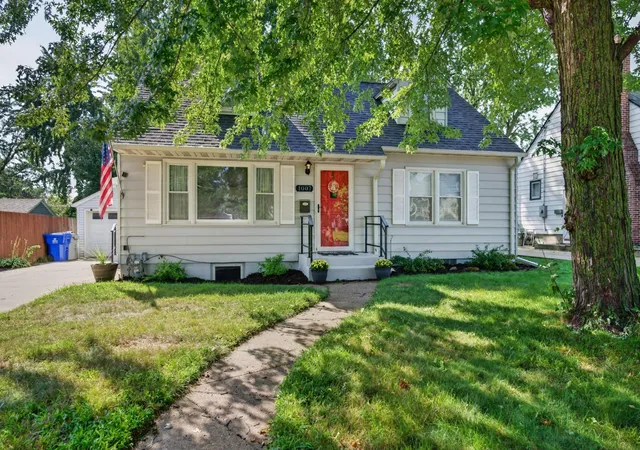 2nd image of 1007 11th Ave Ne, Rochester, MN 55906 | MLS# 7130325
