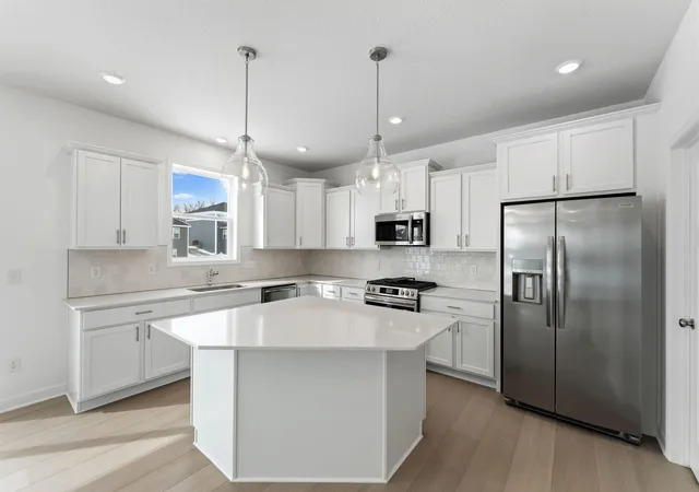 2nd image of 7520 Upper 42nd St N, Saint Paul, MN 55128 | MLS# 7130327